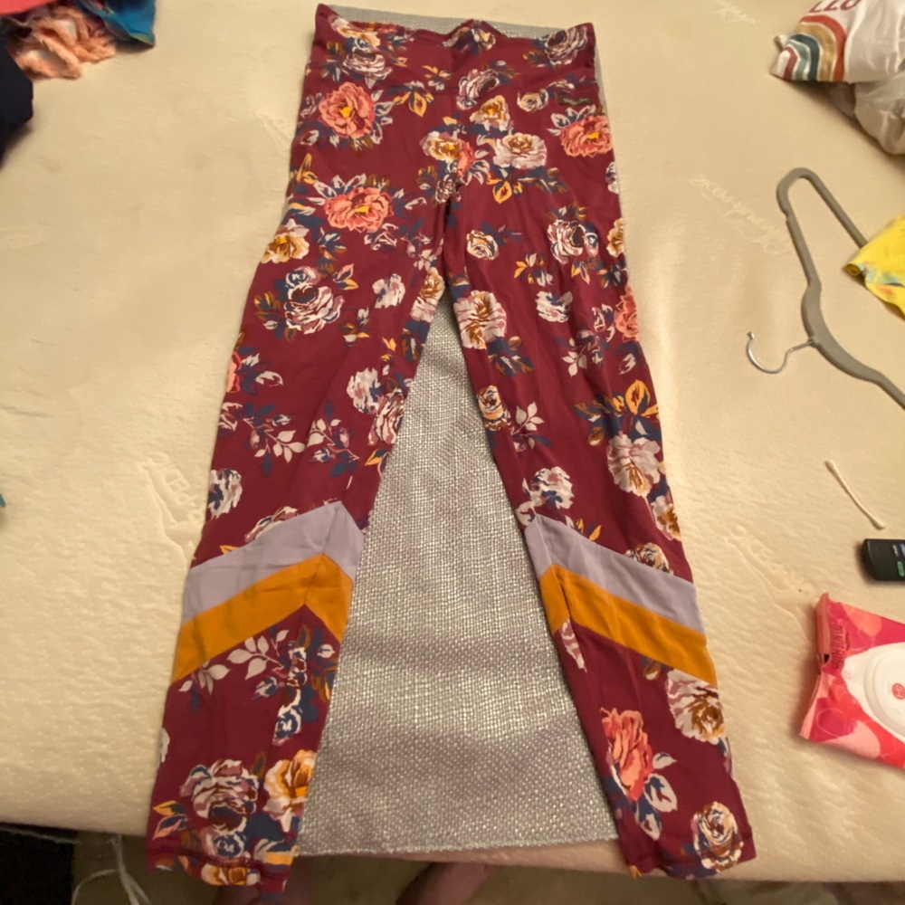 Matilda Jane womens Large floral yoga pants. Maroon and golds and super comfy
